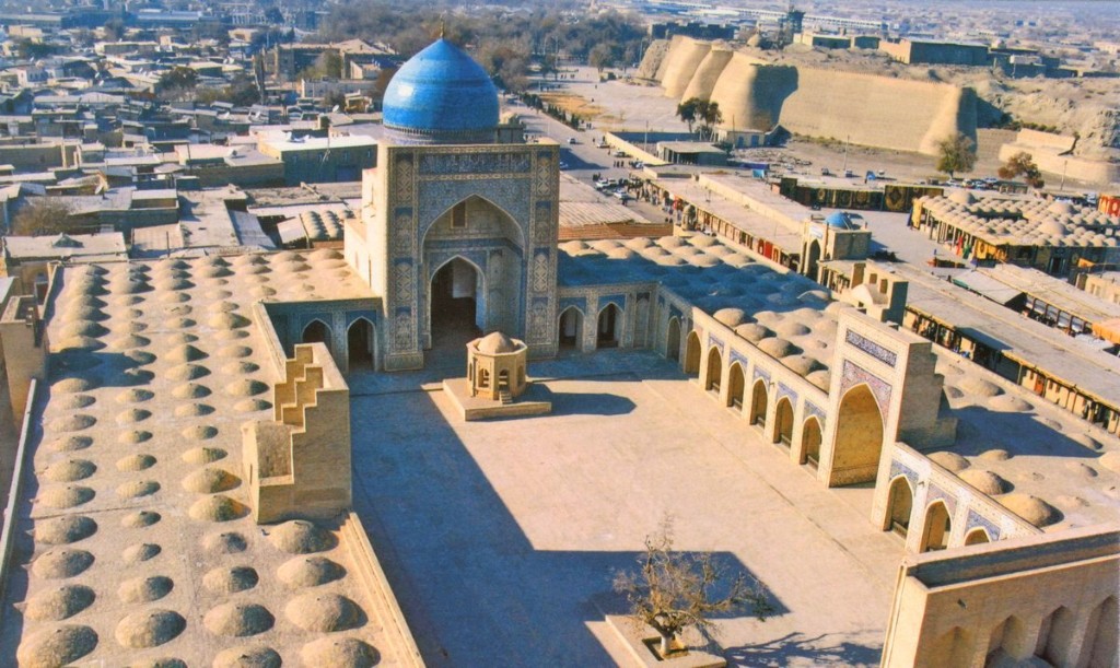 مشهد عام لمسجد كلان ببخارى مأخوذ من مئذنة المسجد.