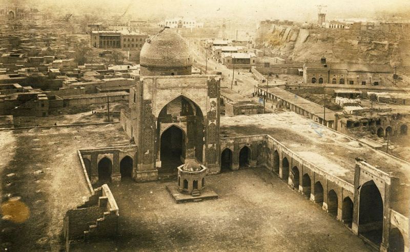 صورة لمسجد كلان بمدينة بخارى مأخوذة من مئذنته ترجع للعام 1929م.